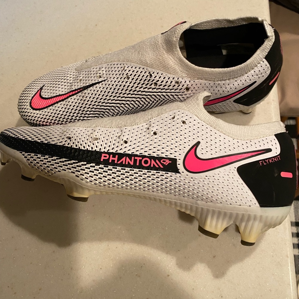 Nike Phantom Soccer Cleats. Great condition.